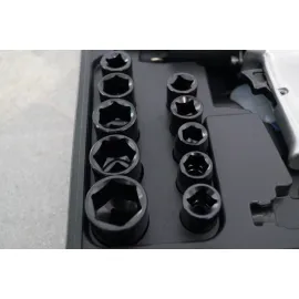 Пневматичен гайковерт 1/2” 650нм комплект 17 части в куфар KRAFTWELLE 